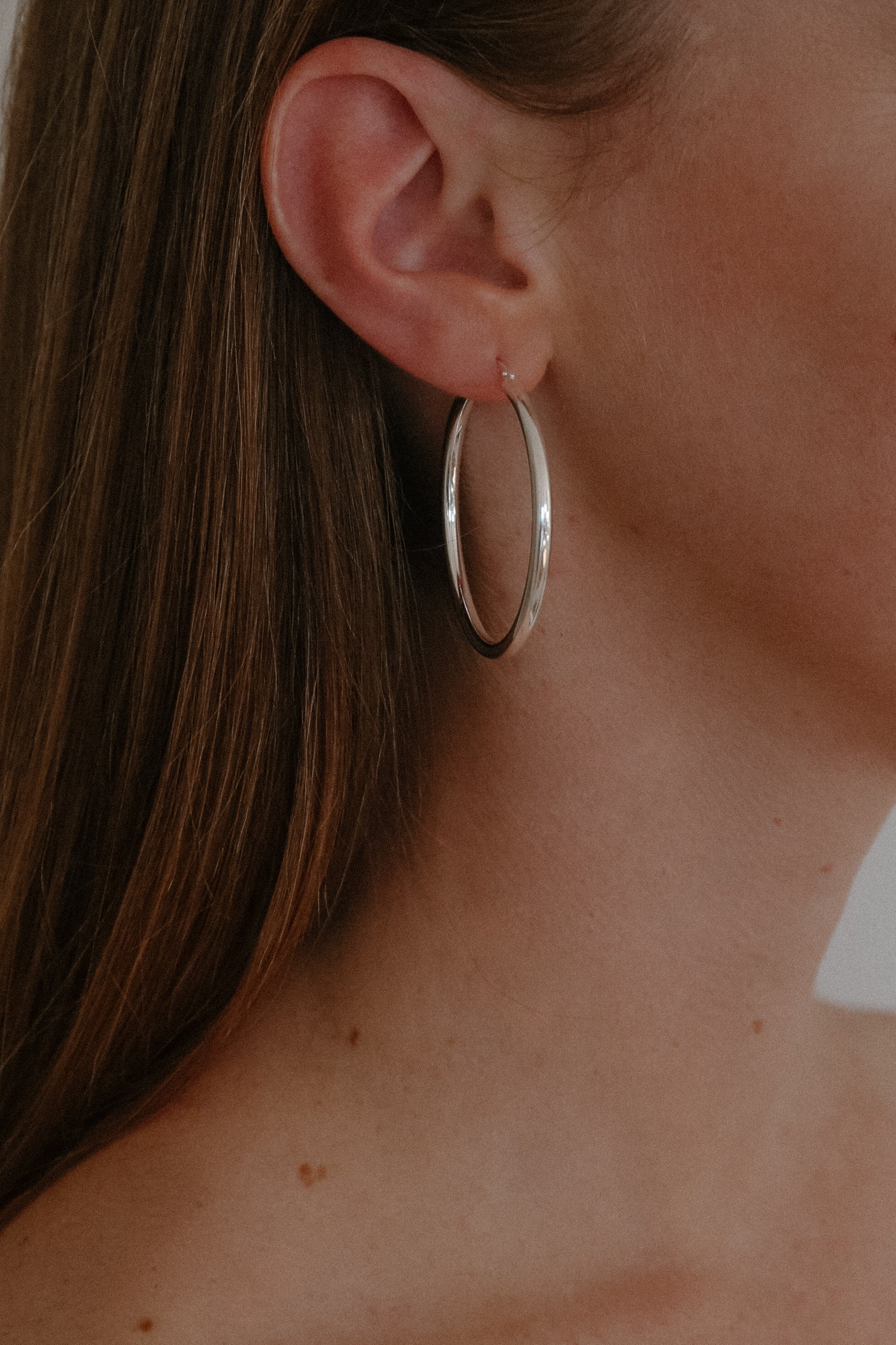 CHARLOTTE HOOP EARRINGS IN SILVER