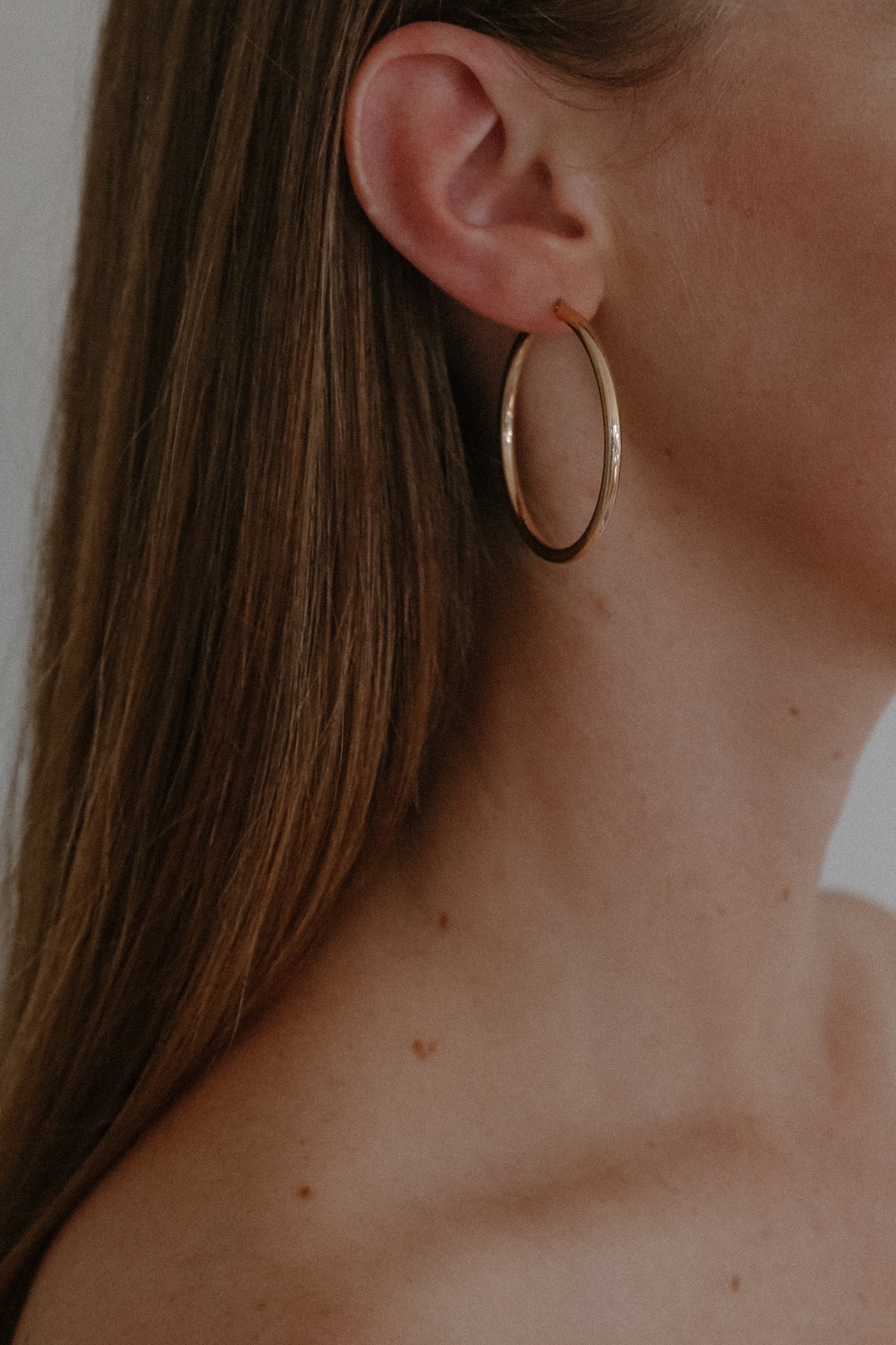 CHARLOTTE HOOP EARRINGS IN GOLD