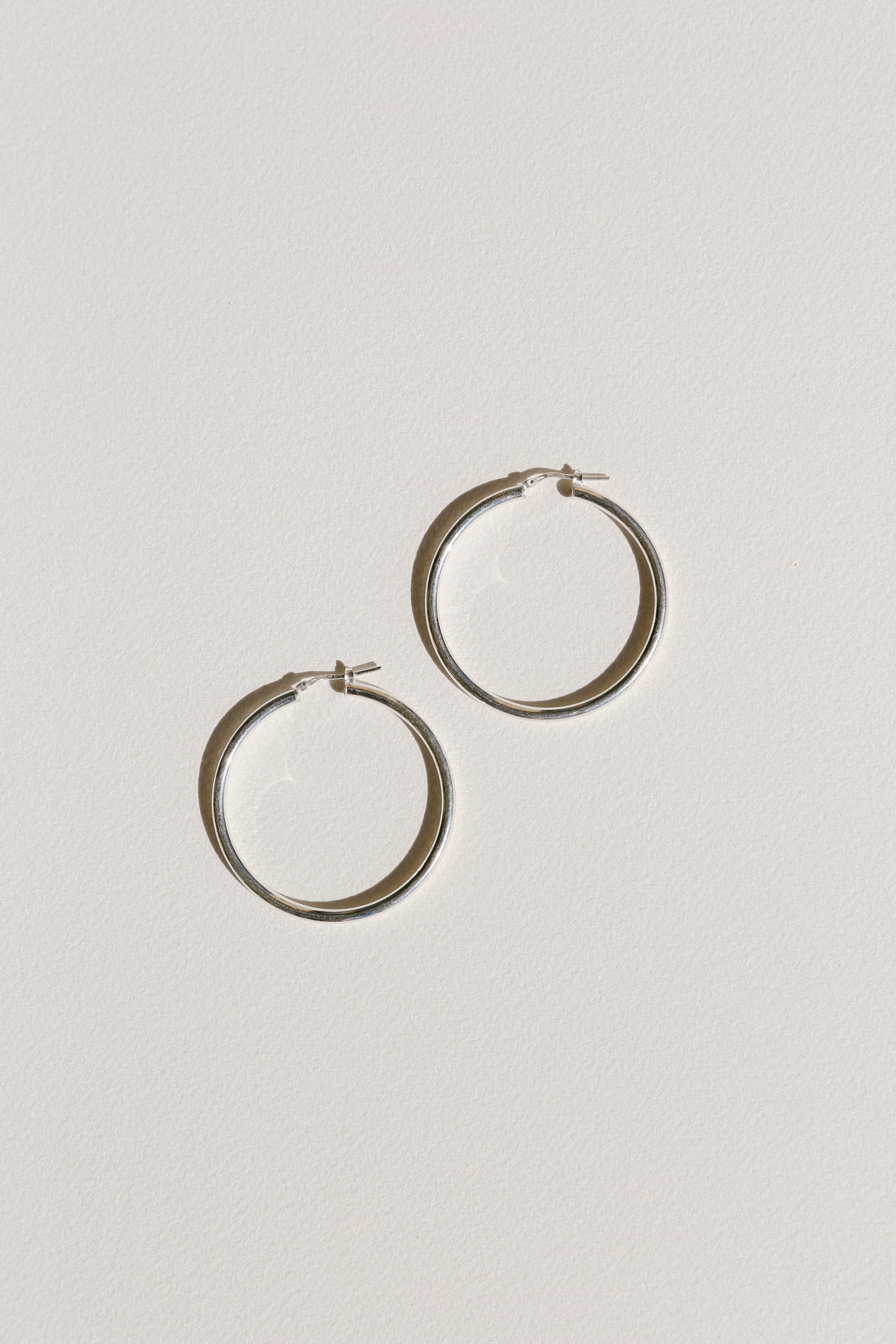 CHARLOTTE HOOP EARRINGS IN SILVER