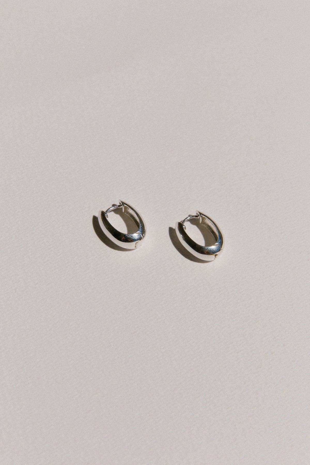 PENELOPE HOOP EARRINGS IN SILVER-thumbmail-5
